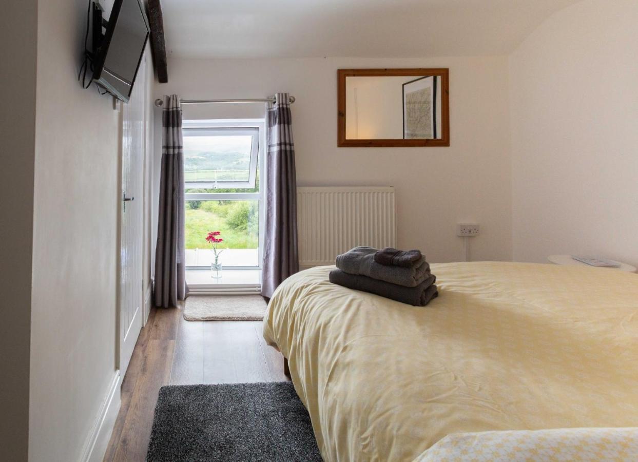 Cwtch Farm Bed & Breakfast Ystalyfera Экстерьер фото