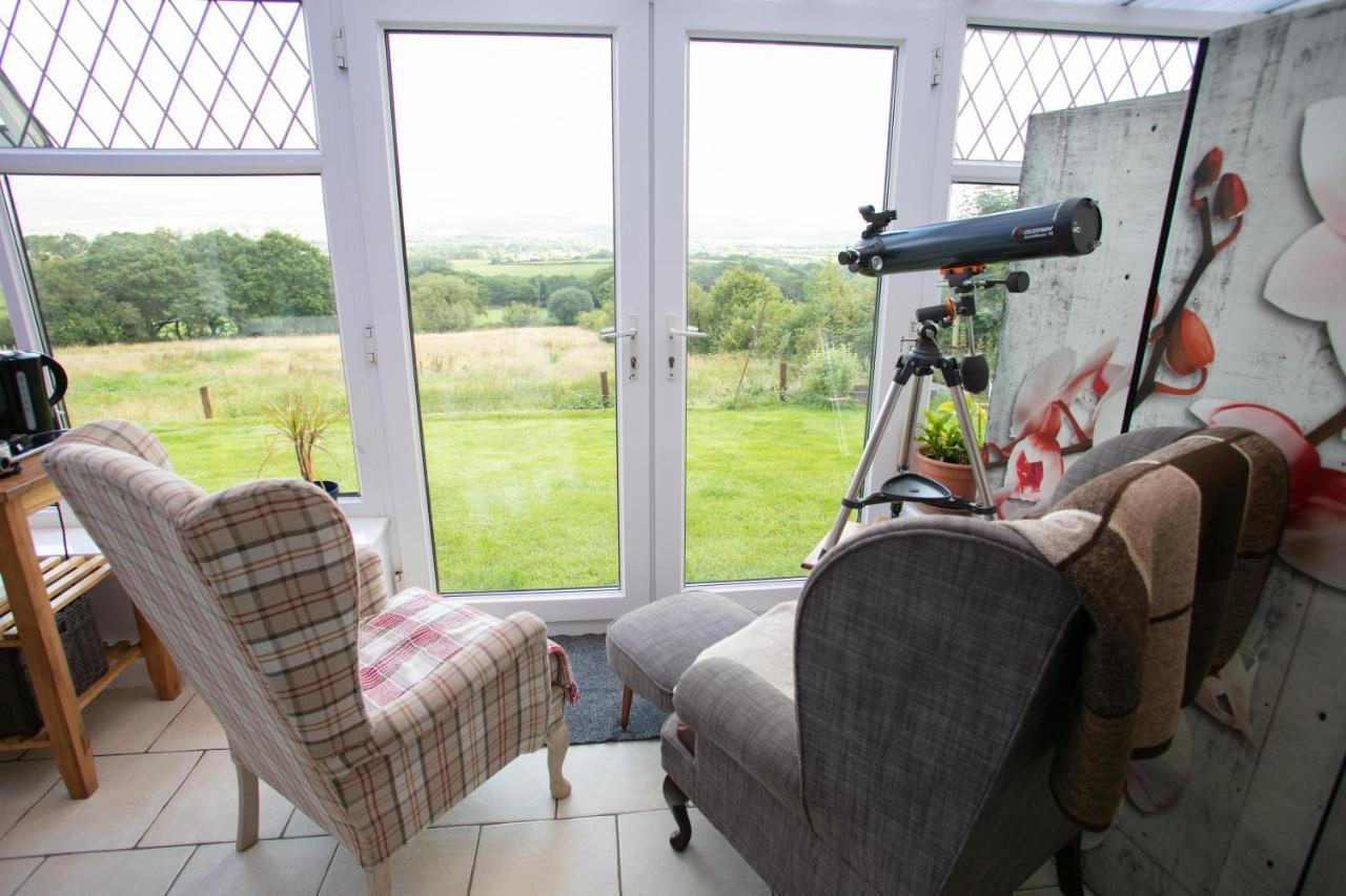 Cwtch Farm Bed & Breakfast Ystalyfera Экстерьер фото